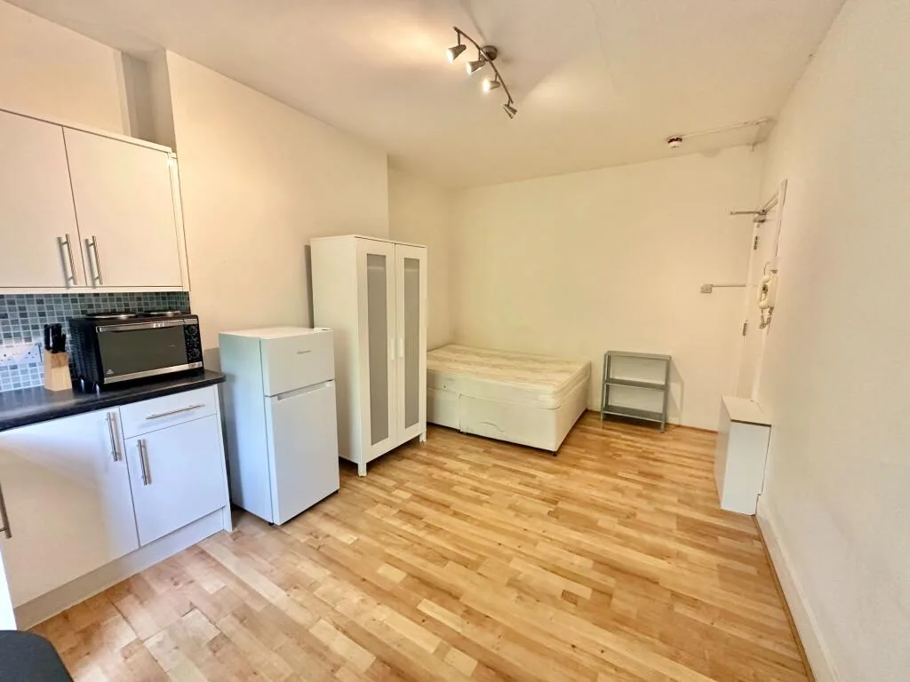 Studio flat for rent