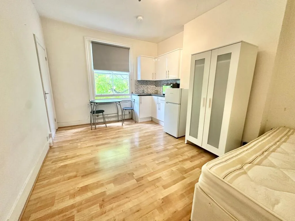 Studio flat for rent