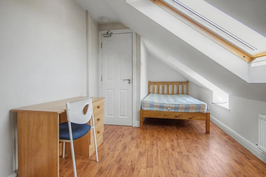 5 bedroom maisonette for rent