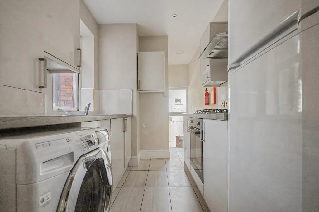 5 bedroom maisonette for rent