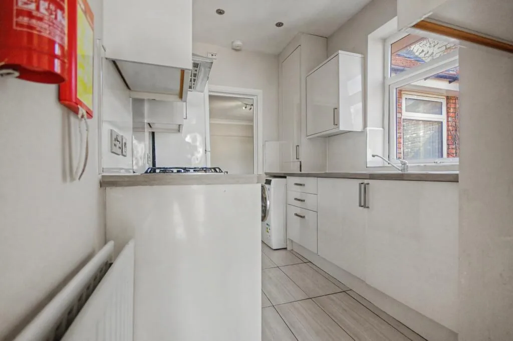 5 bedroom maisonette for rent