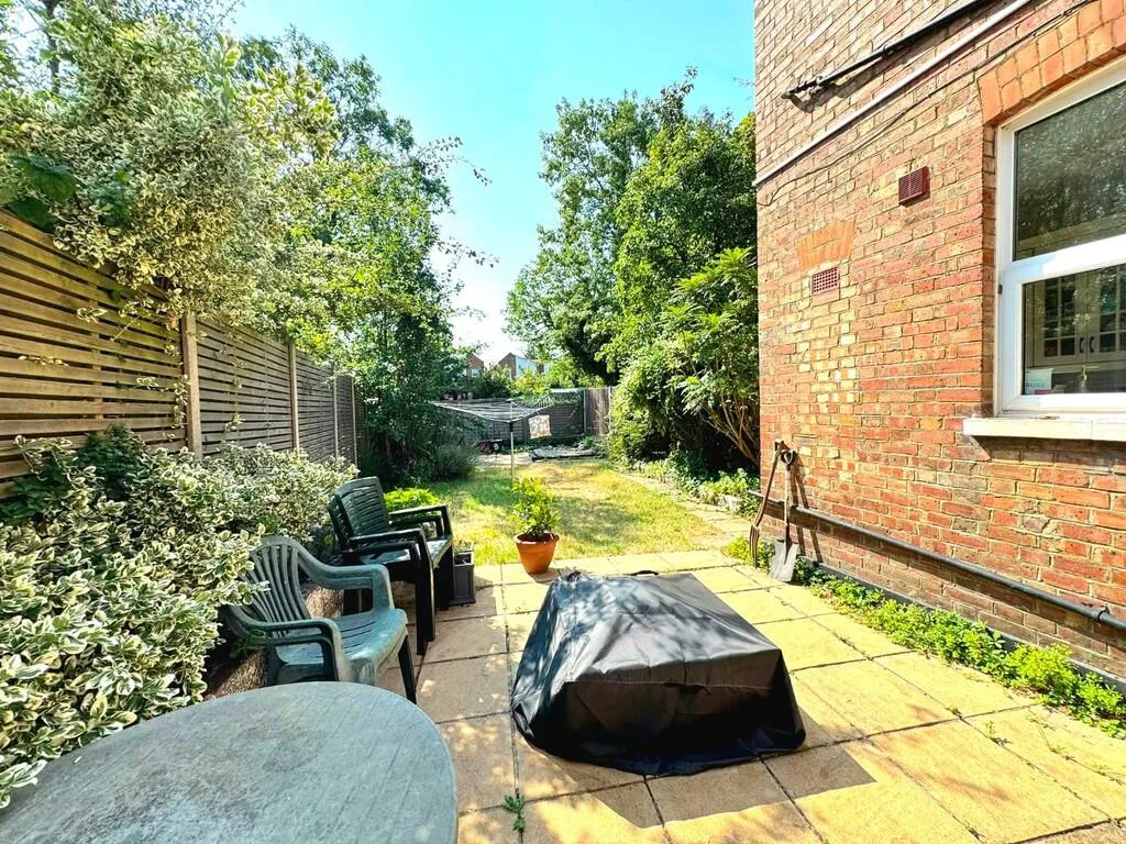 2 bedroom ground floor flat for rent