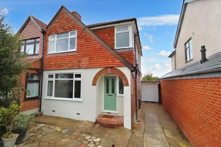 3 bedroom semi-detached house for rent