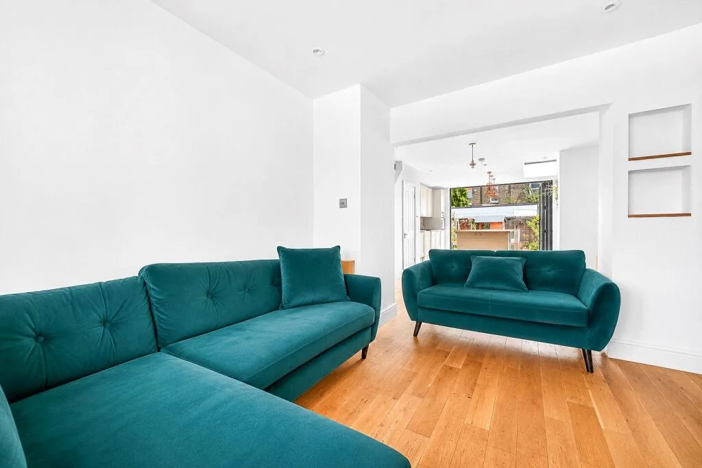 5 bedroom terraced house for rent