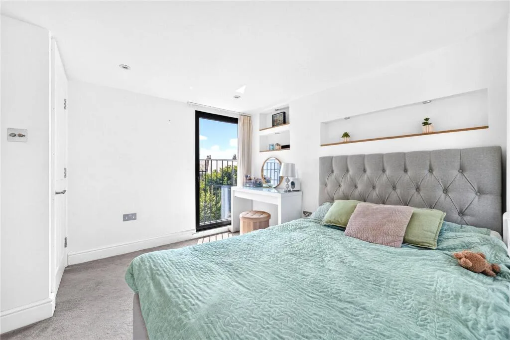 5 bedroom terraced house for rent