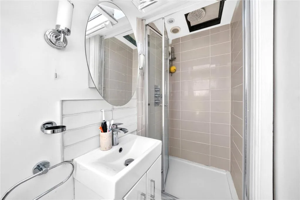 5 bedroom terraced house for rent