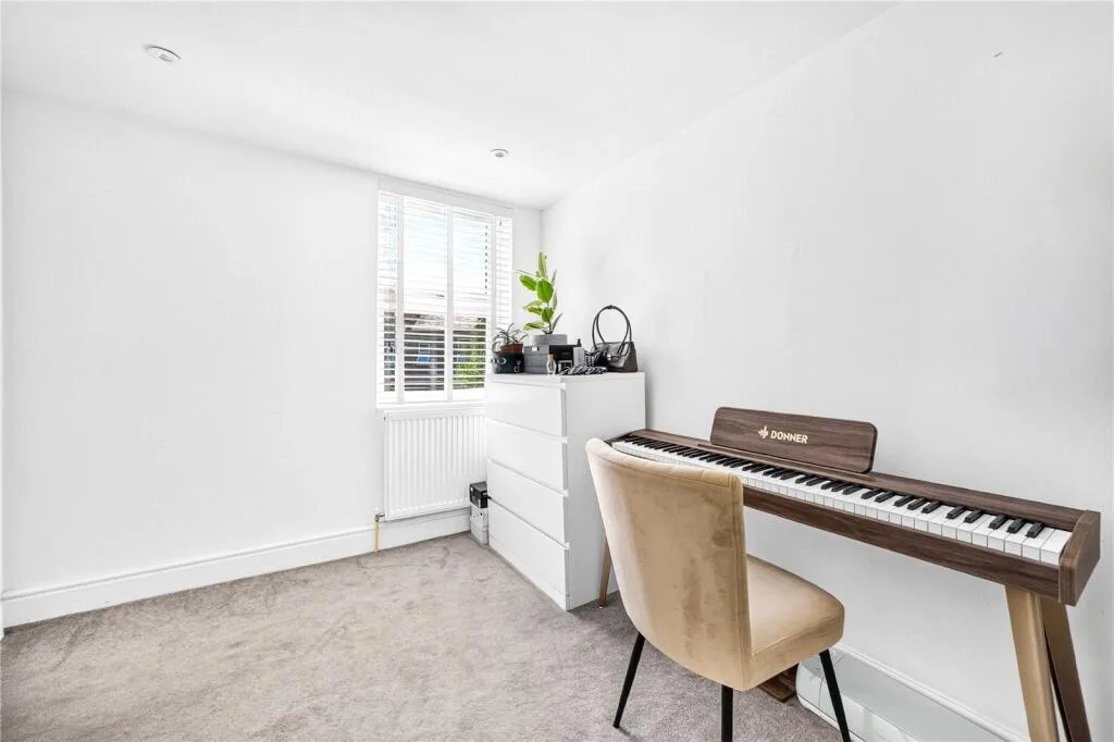 5 bedroom terraced house for rent