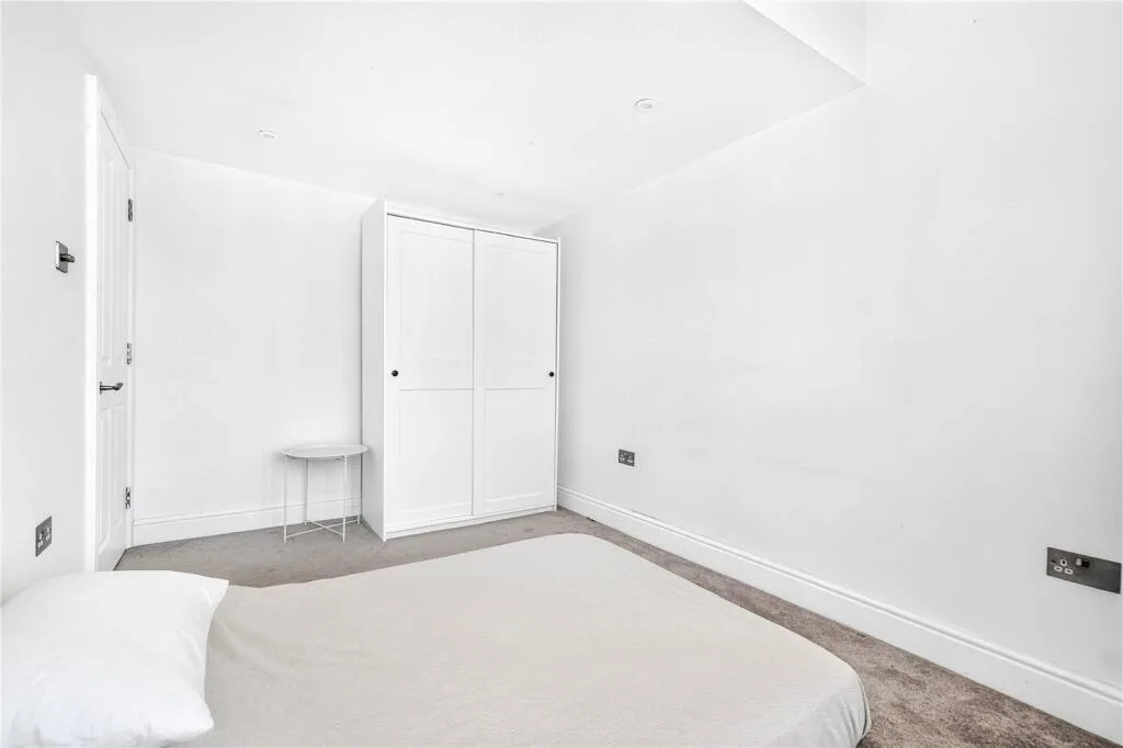 5 bedroom terraced house for rent