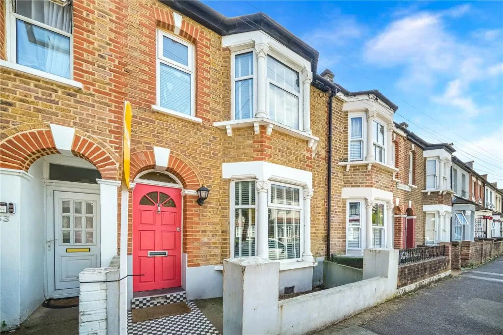 5 bedroom terraced house for rent