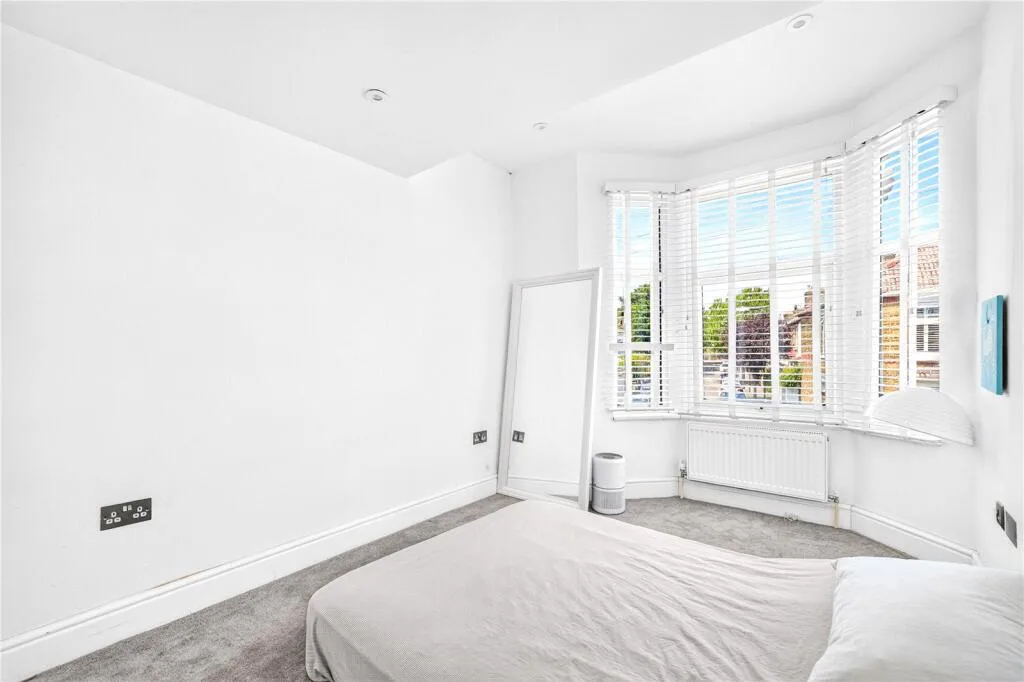 5 bedroom terraced house for rent