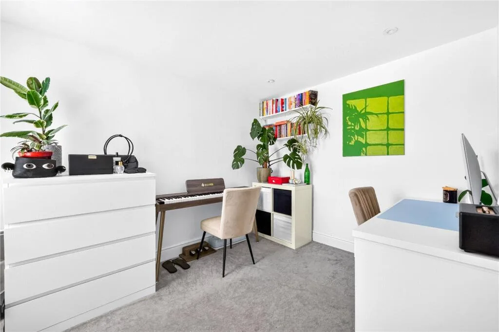 5 bedroom terraced house for rent