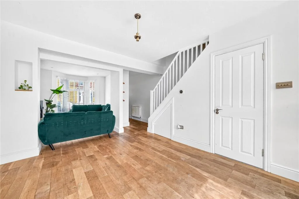 5 bedroom terraced house for rent