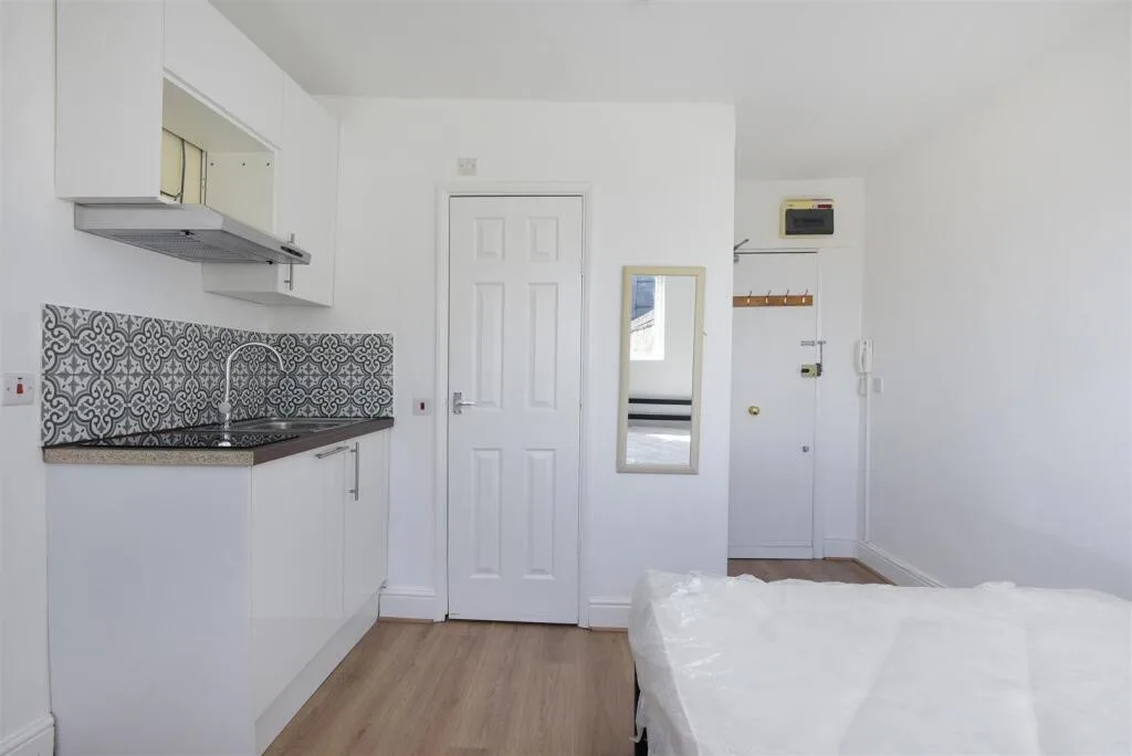 Studio flat for rent