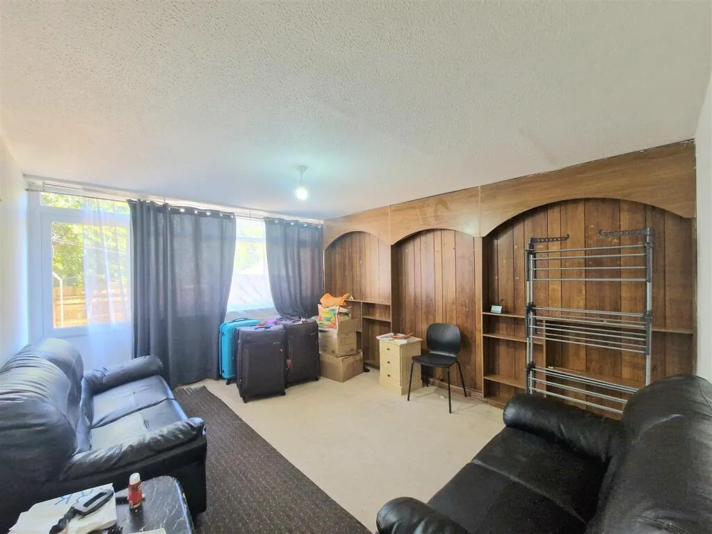 3 bedroom maisonette for rent