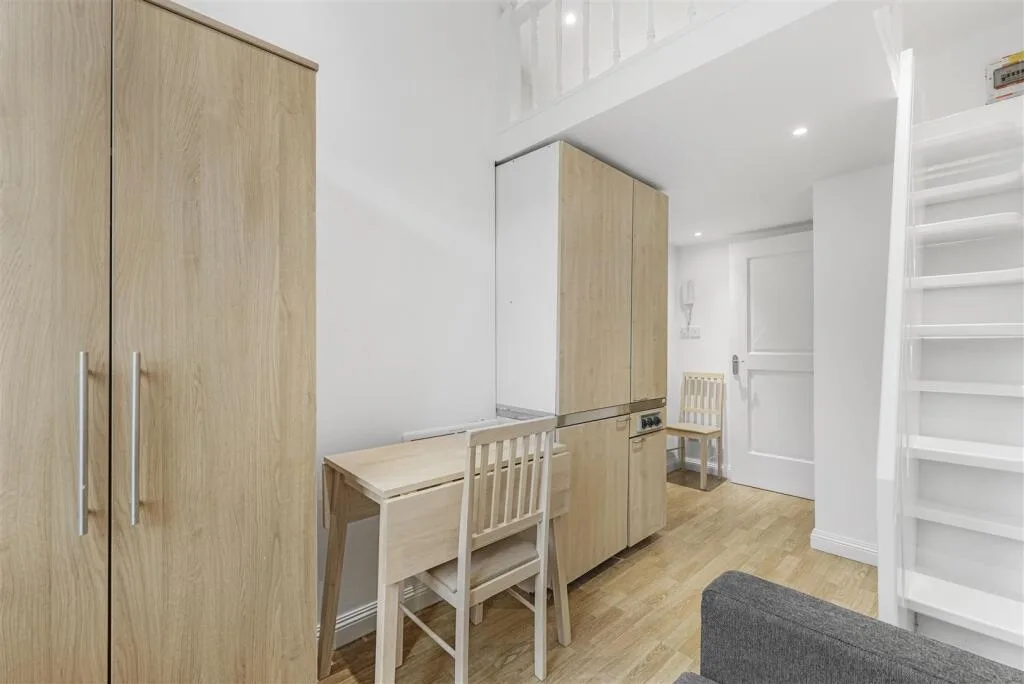 Studio flat for rent