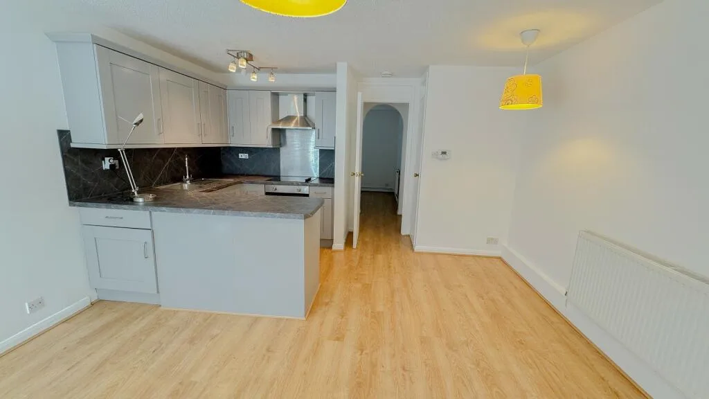 1 bedroom maisonette for rent