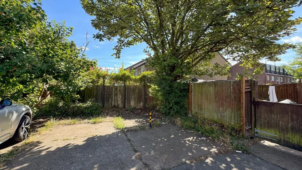 1 bedroom maisonette for rent