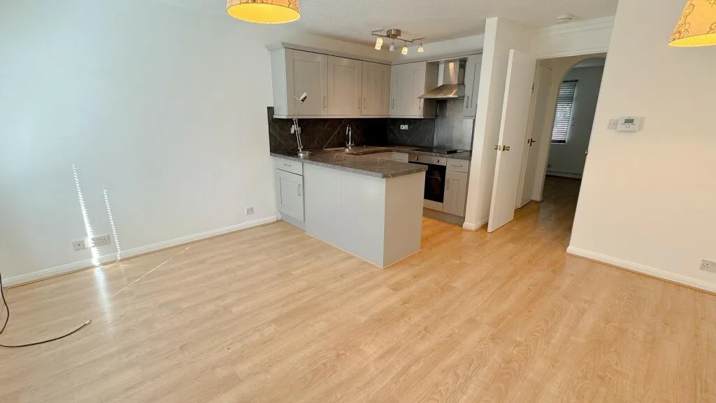 1 bedroom maisonette for rent
