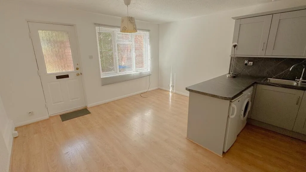 1 bedroom maisonette for rent