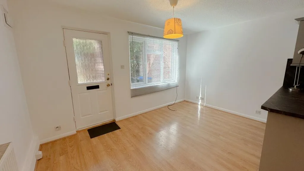 1 bedroom maisonette for rent