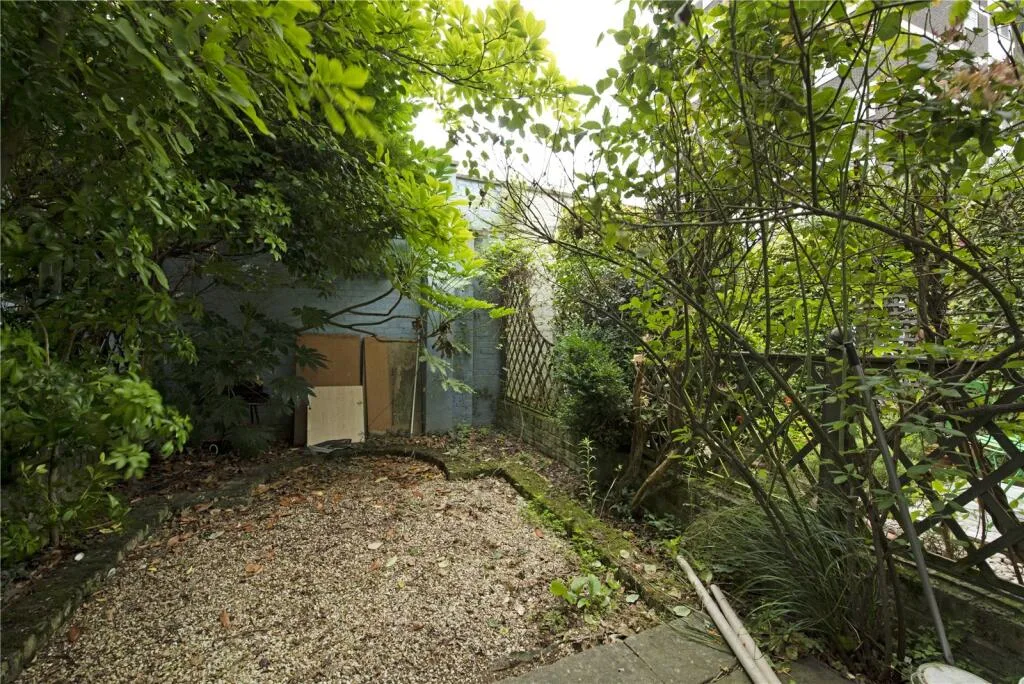 3 bedroom mews property for rent