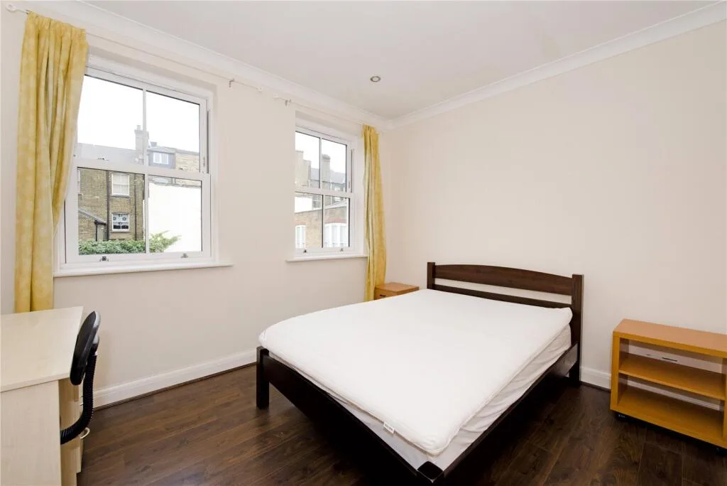 3 bedroom mews property for rent