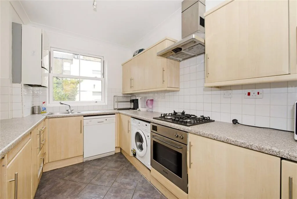 3 bedroom mews property for rent