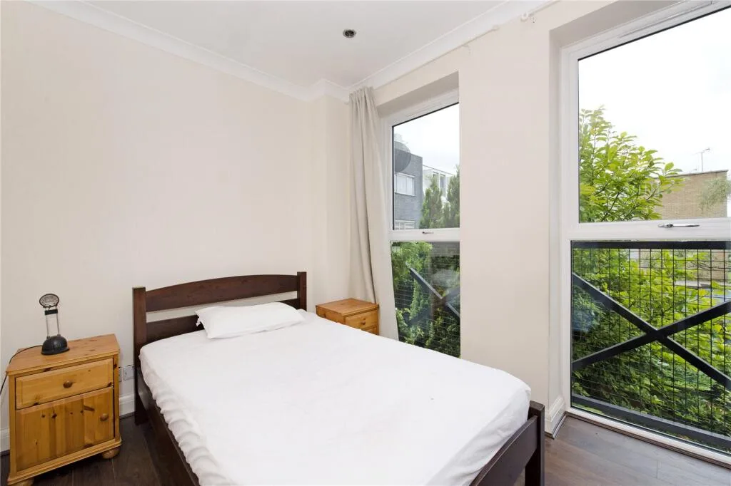 3 bedroom mews property for rent