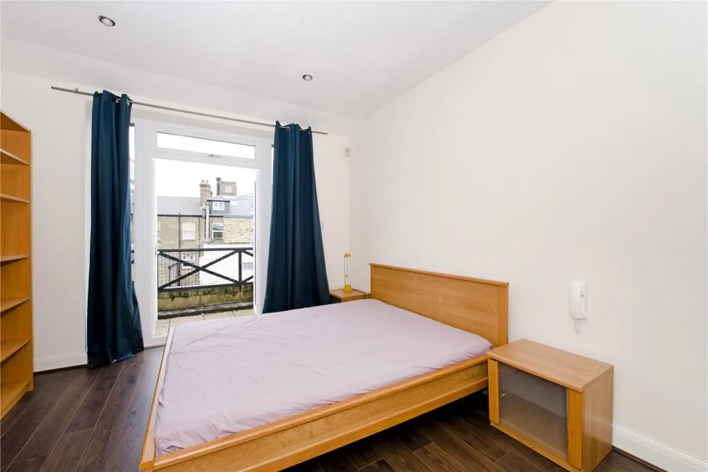 3 bedroom mews property for rent