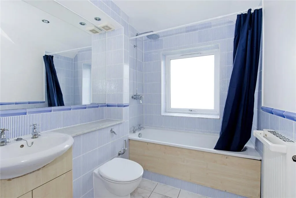 3 bedroom mews property for rent