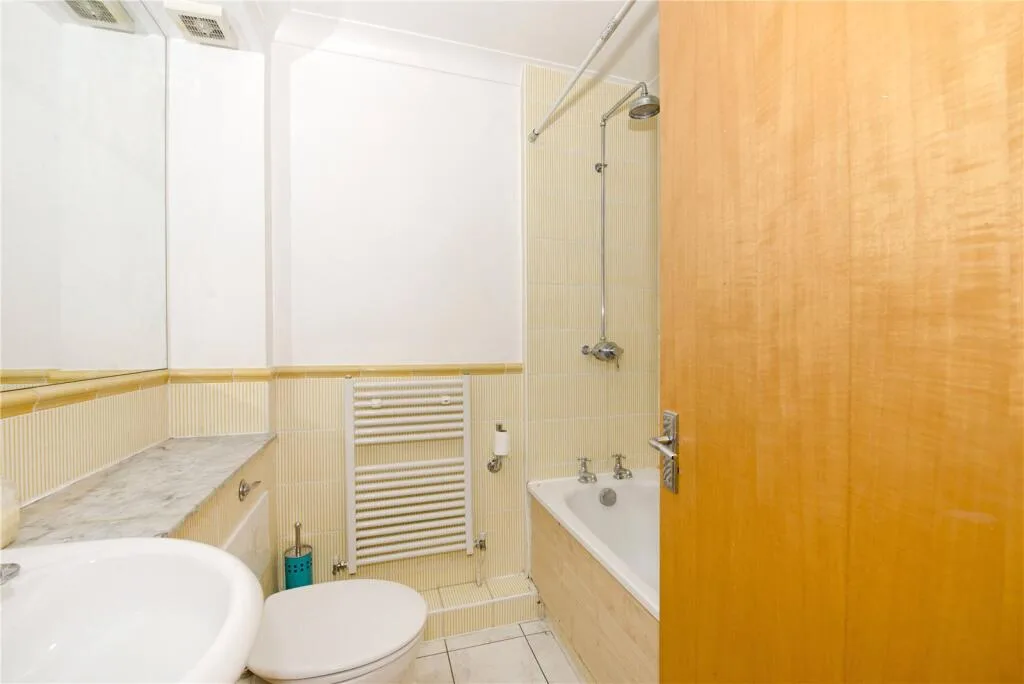 3 bedroom mews property for rent