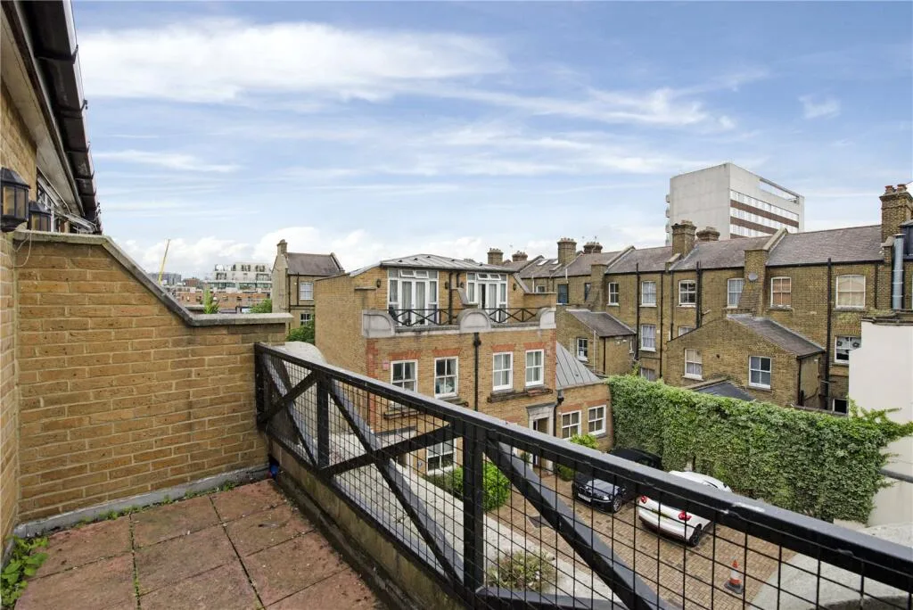 3 bedroom mews property for rent