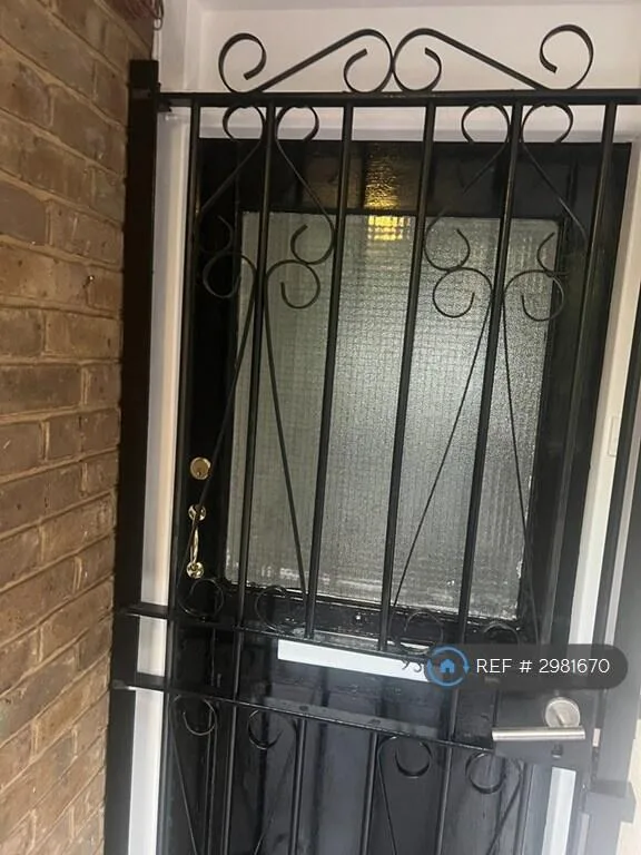 1 bedroom maisonette for rent