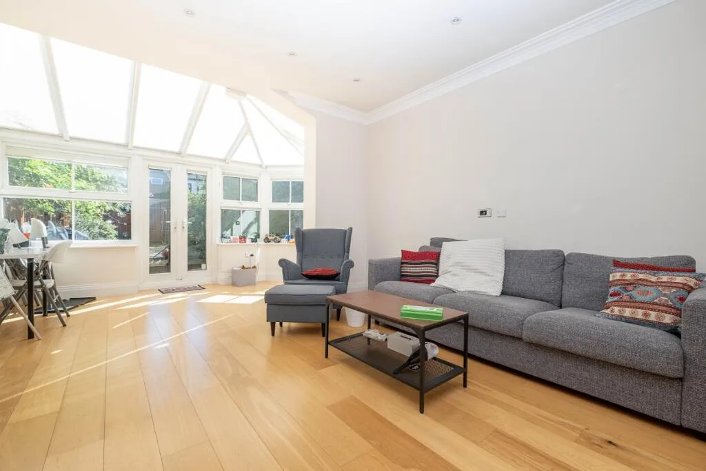 4 bedroom semi-detached house for rent