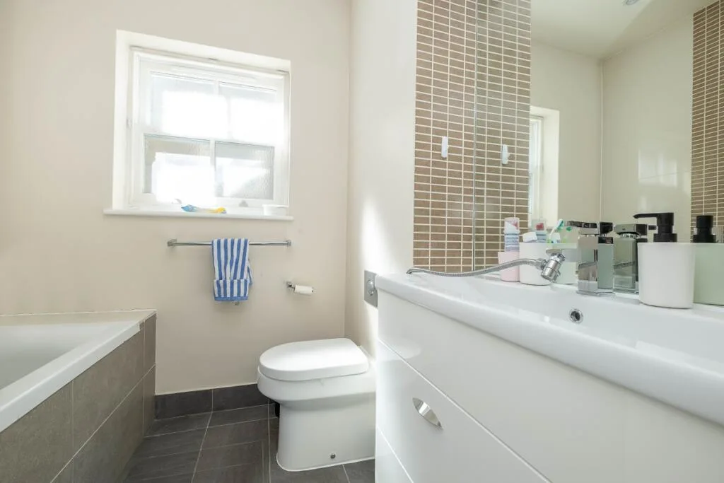 4 bedroom semi-detached house for rent