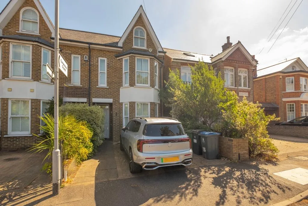 4 bedroom semi-detached house for rent