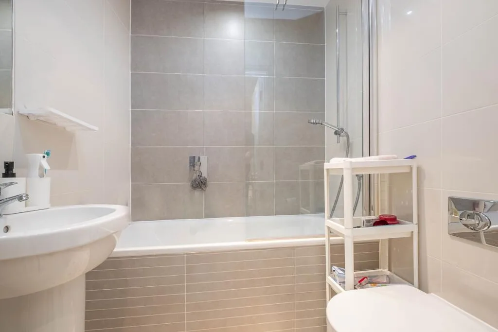 4 bedroom semi-detached house for rent
