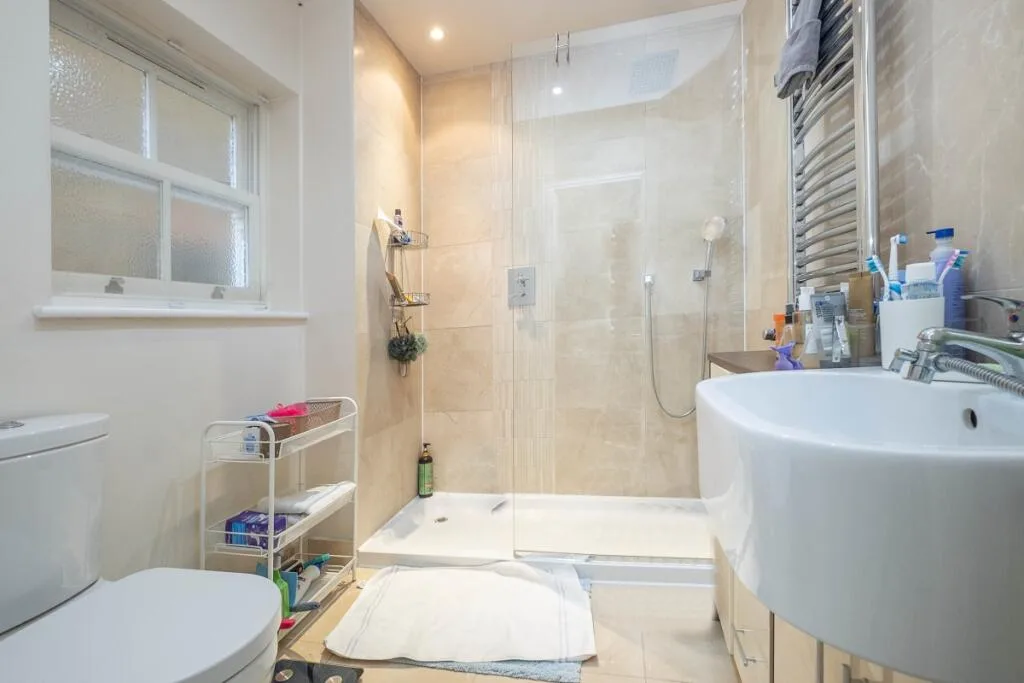 4 bedroom semi-detached house for rent