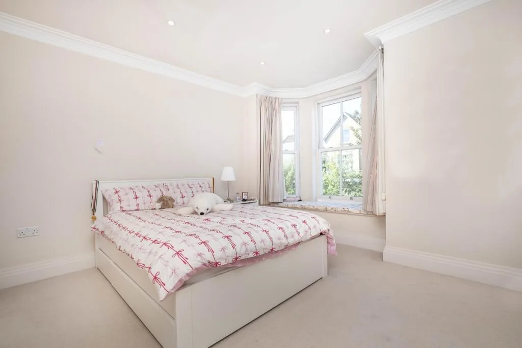 4 bedroom semi-detached house for rent