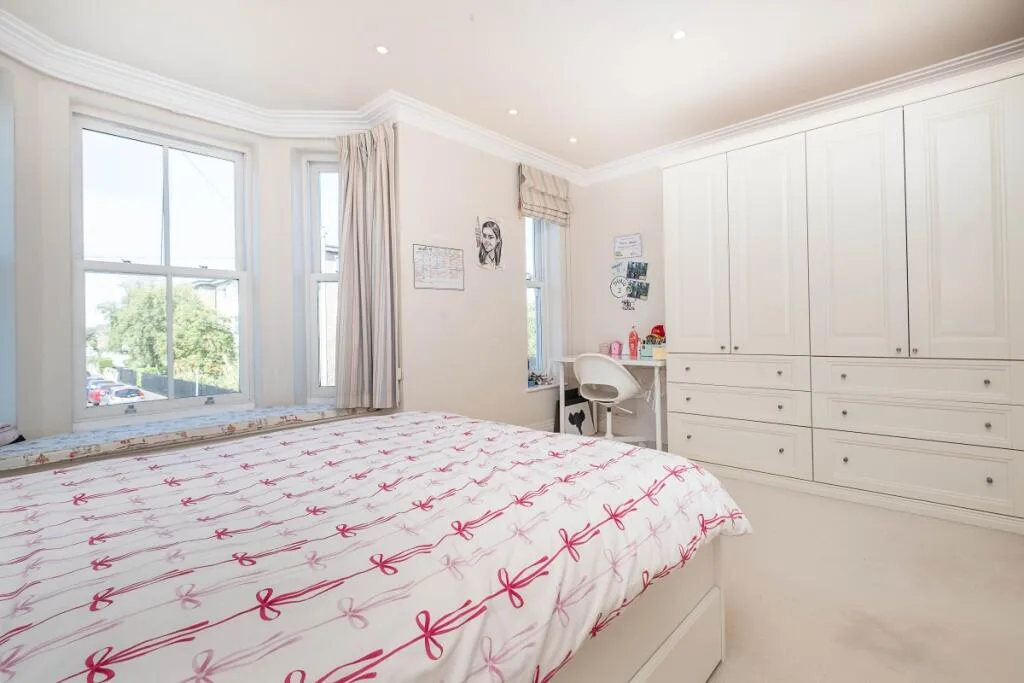 4 bedroom semi-detached house for rent