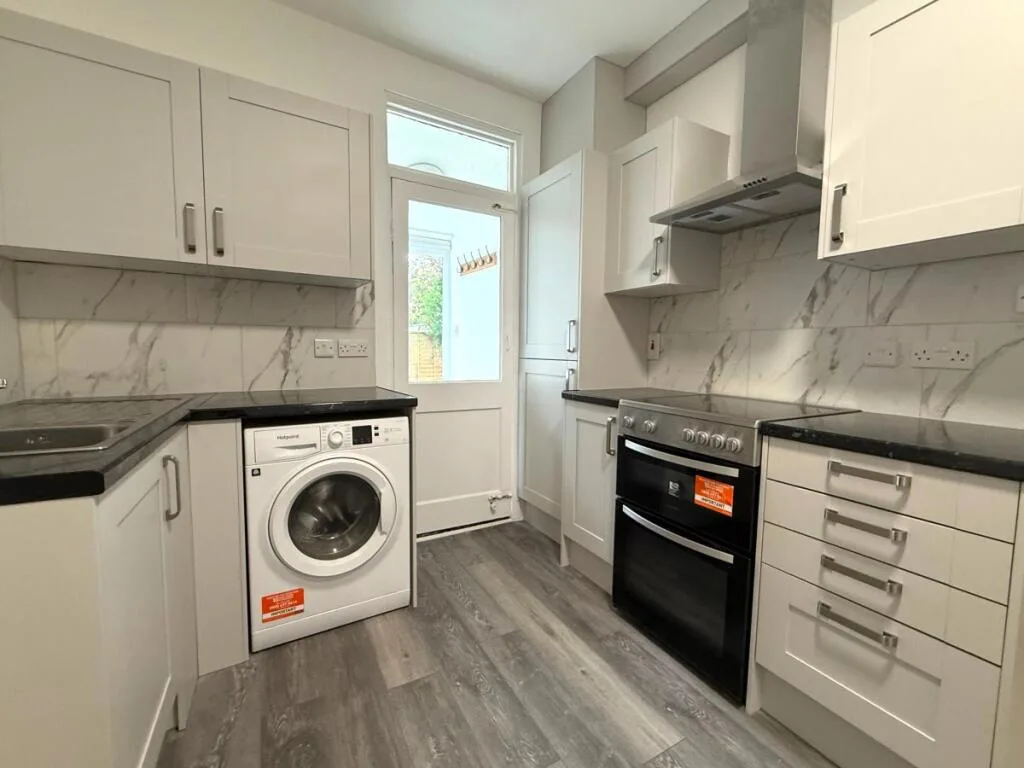 2 bedroom maisonette for rent