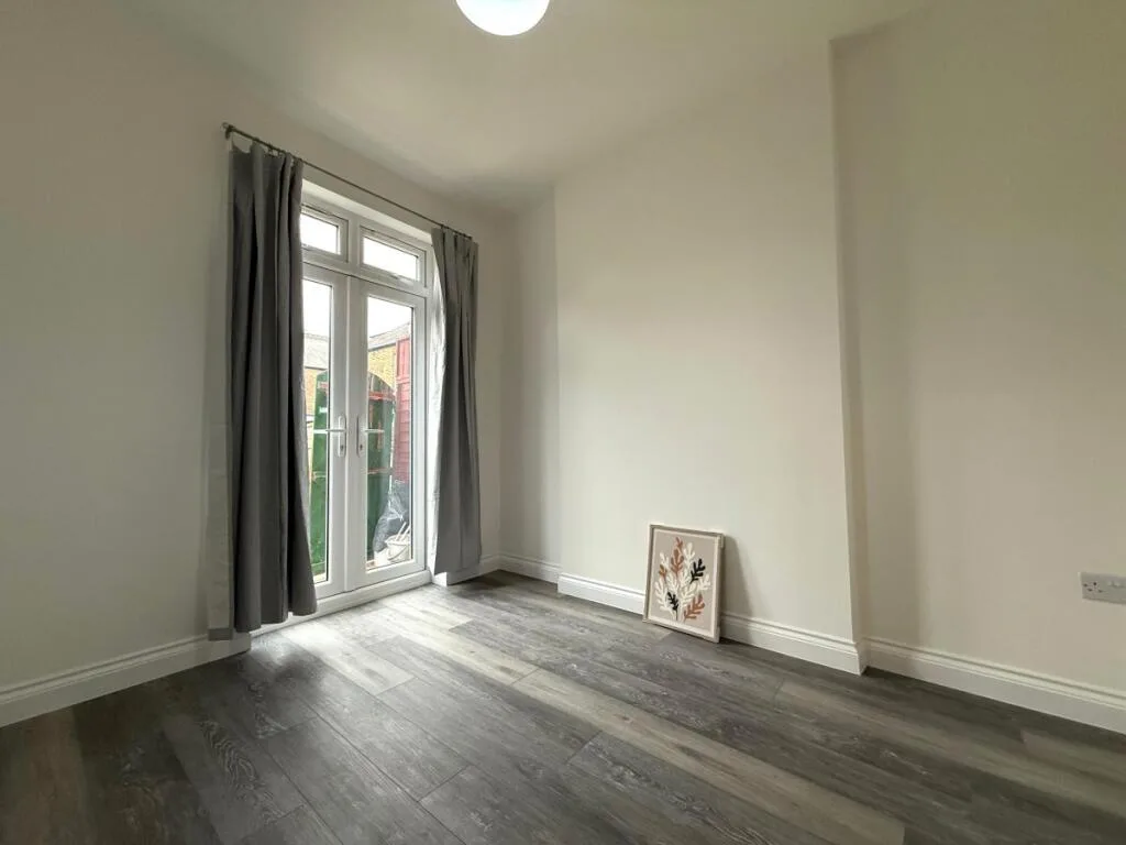 2 bedroom maisonette for rent
