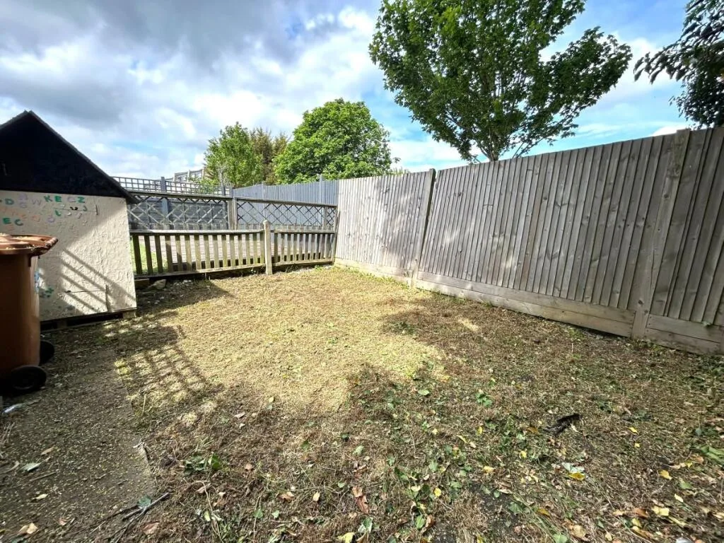 2 bedroom maisonette for rent