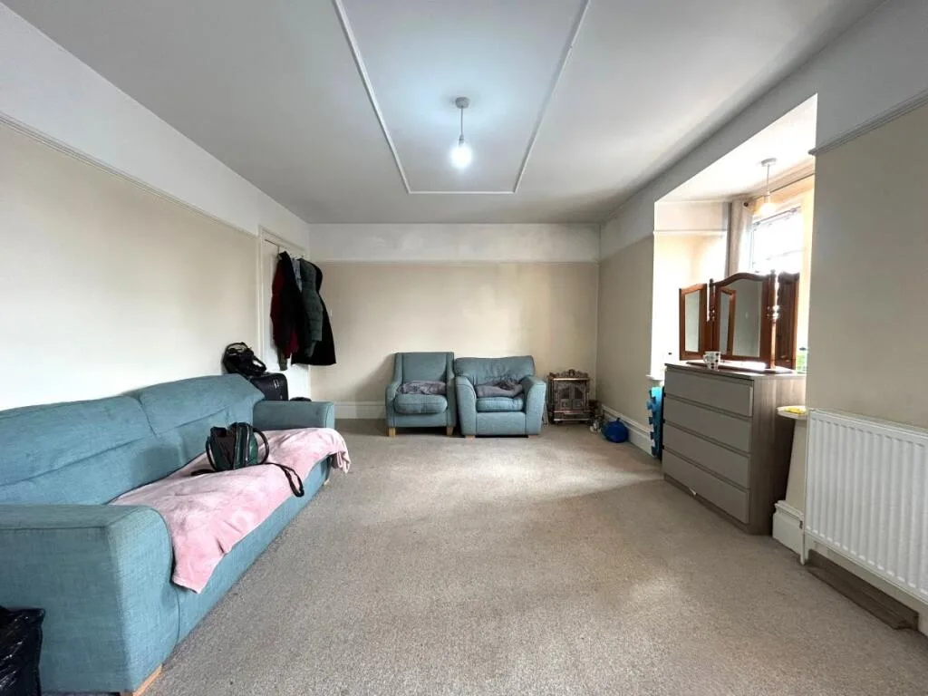 2 bedroom maisonette for rent