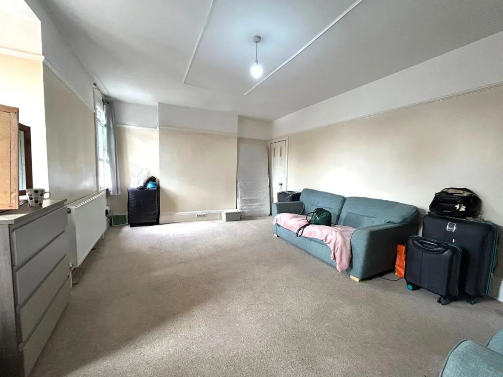 2 bedroom maisonette for rent