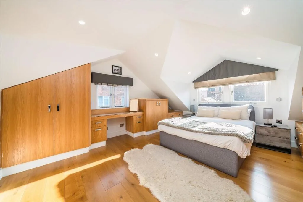 5 bedroom end of terrace house for rent