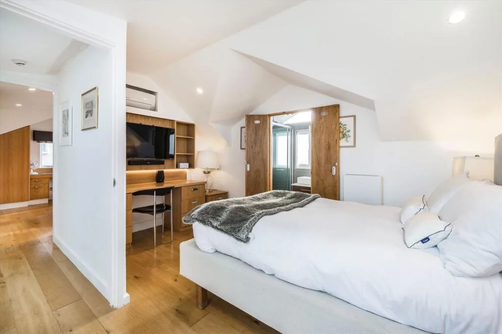 5 bedroom end of terrace house for rent