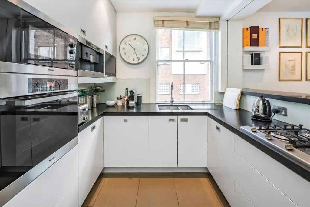 5 bedroom end of terrace house for rent