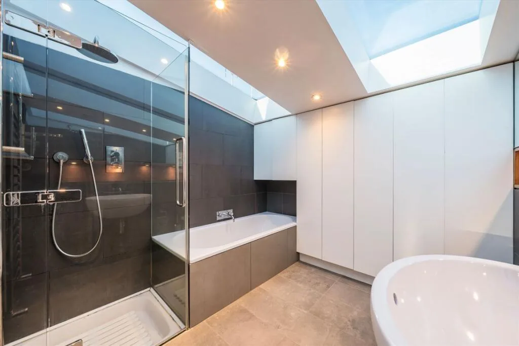5 bedroom end of terrace house for rent