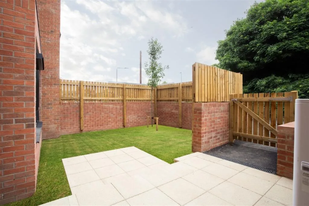 4 bedroom terraced house for rent